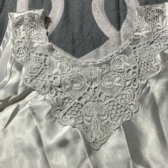 Bay Studio White Lace Trim Tank Top - Picture 2 of 3